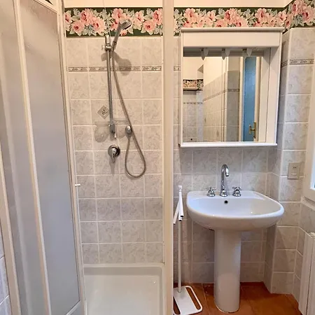 Via Nuvoloni Lägenhet *